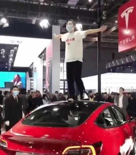 网友爆料特斯拉加塞视频,网友曝光现场视频  第1张 网友爆料特斯拉加塞视频,网友曝光现场视频  第1张